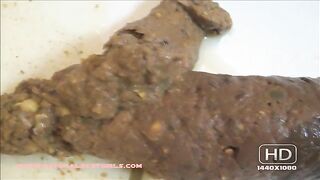 Slutty babe pooping nicely on the floor in the kitchen