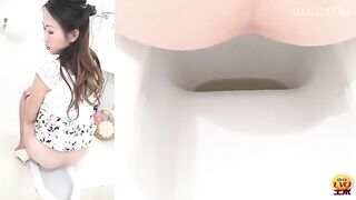Stunning hot Asian girls and her poop