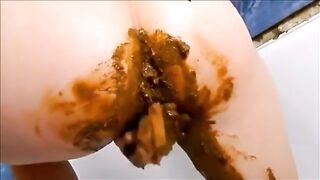 Smearing pussy with shit while having sex