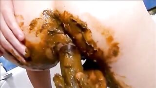 Smearing pussy with shit while having sex