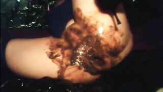 Kinky girl and her big booty poop smearing play