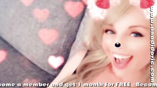 Gorgeous blonde kitty pooping thick turd