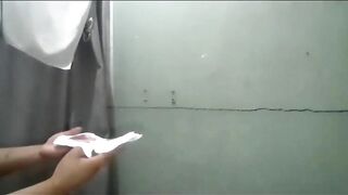 Chunky big ass lady poops in her toilet
