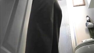 Sweet redhead babe showing her thick pooping ass