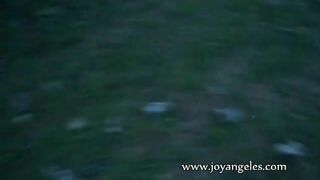 Cheeky outdoor pooper