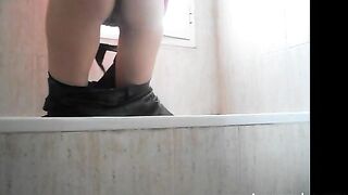 Hot cheeky ass girl pooping