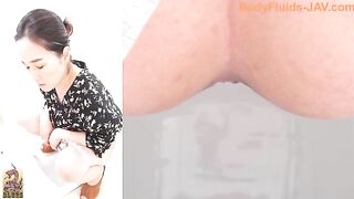 Cute gorgeous Japanese girl with tight booty hole pooping