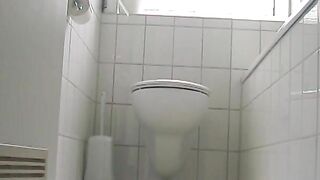 Smearing big booty bbw pooping