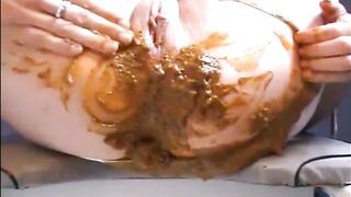 Babe shit diarrhea in her sexy pantyhose