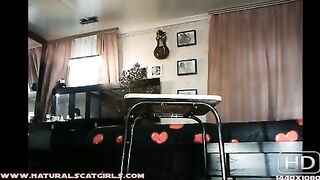 Big booty hot chick poops