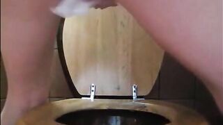 Amateur lady and her hot pooping booty