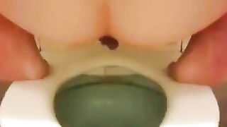 Gorgeous hotny chick pooping in toilet