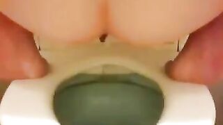 Gorgeous hotny chick pooping in toilet