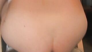 Hot looking big booty pooping