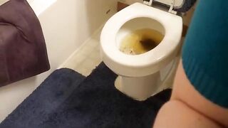 Amateur lady with sweet bubble butt teasing in toilet