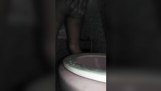 Gorgeous big booty lady poops heavily