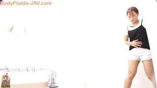 Naked hot ass Japanese girl pooping