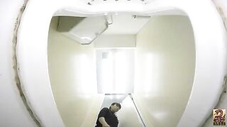 Round big booty Japanese girl