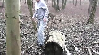 Pooping on big log