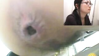 Pretty Japanese babe caught shitting