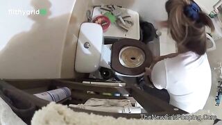 Amateur lady pooping at home