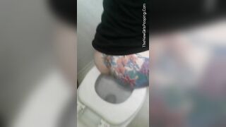 Tattooed pooping babe