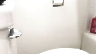 BBW lady's booty dropping thick load