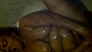 Amateur chubby lady dildo fucking