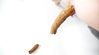 Stunning pissing and pooping HD video