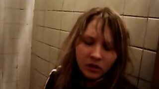 Amateur lady pushing hard in toilet