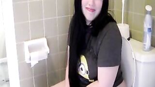 Stunning brunette chick farts and poop