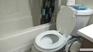 Fat girl shitting in toilet