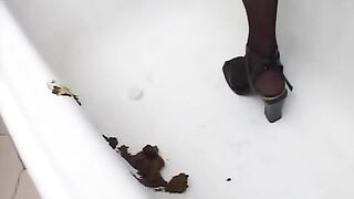 Russian hot chick ass fingering in the bathtub