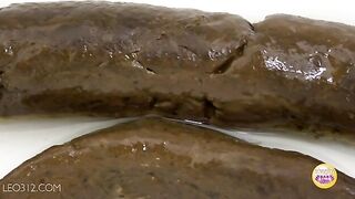 Hot Japanese girl shitting