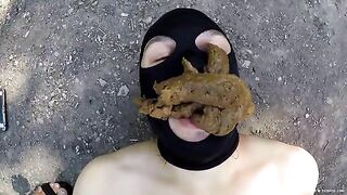 Round dark ass pooping on slave in the backyard