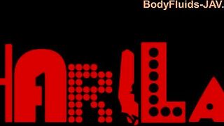 Curvy Japanese girl poops