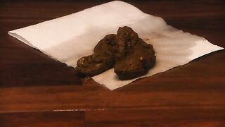 Cute redhead girl poops