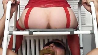 Fingering her booty for poop