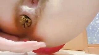 Heavy shit on her own hand