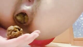 Heavy shit on her own hand