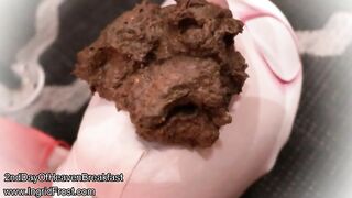 Chubby mistress pooping hard