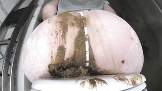 Big booty slut producing heavy shit