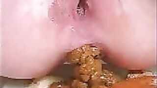 Skinny babe spread legs for messy poop