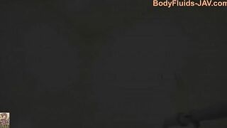 Dirty mature Japanese lady caught pooping