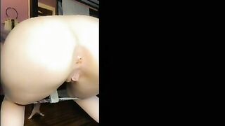 Cheeky blonde girl with thick ass enjoying solo scat session