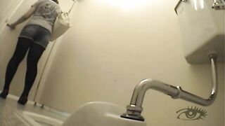 Pretty Japanese girl caught pooping