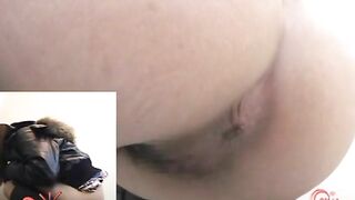 Hot girl in skirt poops