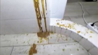 Spraying the wall with liquid shit