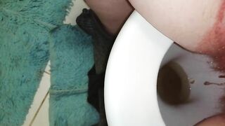 Redhead amateur lady with thick fat hairy pussy pooping