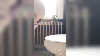 Smooth ass hot babe eating shit